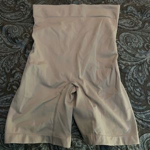 Cacique Slimmer Ultra High Waist Short - Size 18/20 Khaki